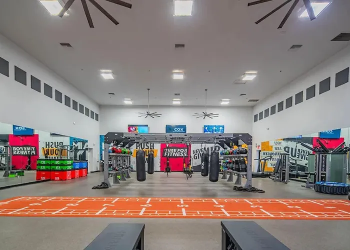 Near State Farm Stadium With Pool Gym Balcony Wd Glendale