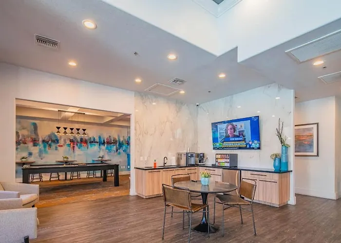 Near State Farm Stadium With Pool Gym Balcony Wd Apartment Glendale