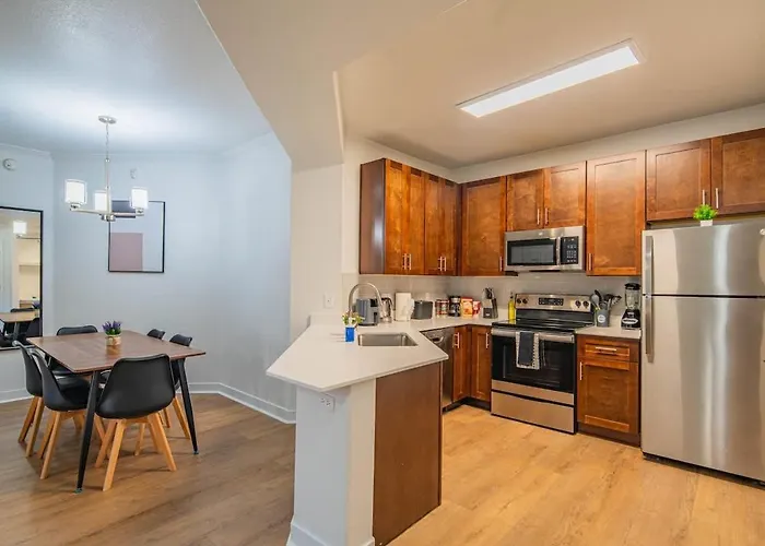 Near State Farm Stadium With Pool Gym Balcony Wd Apartment Glendale