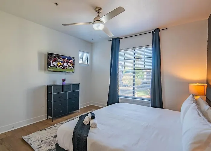 Near State Farm Stadium With Pool Gym Balcony Wd Apartment