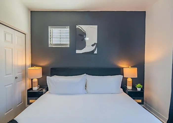 Near State Farm Stadium With Pool Gym Balcony Wd Glendale