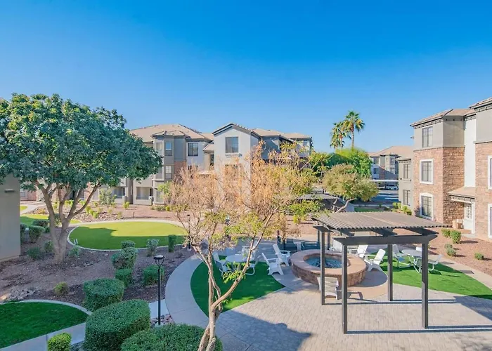Near State Farm Stadium With Pool Gym Balcony Wd Apartment Glendale